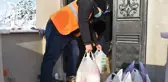 Kardan yolları kapanan kadın üreticiye belediye ekipleri yardımcı oldu