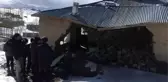 Özalp'te bir ev kısmen çöktü