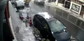 Hatalı çıkış yapan otomobile ticari taksi çarptı...Feci kaza kamerada