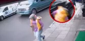 Yolun karşısına geçen genç kıza otomobil çarptı! Kaza sonrası çevredekiler yardımına koştu