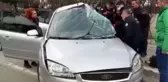 Ağaca çarpan otomobildeki iki kişi yaralandı