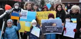 Kuşadası'nda yaşayan Ukraynalılar Rusya'yı protesto etti