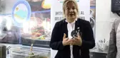 Protokol bu kez yemek pişirmek için kolları sıvadı.