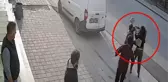 Evli çiftin kıskançlık kavgası kameralarda! Kocasına sinirlenen kadın kaldırım taşı fırlattı
