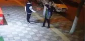 KAMYONET HEDİYELİK EŞYA DÜKKANINA GİRDİ: 5 YARALI