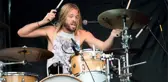 Rock grubu Foo Fighters'ın davulcusu Taylor Hawkins hayatını kaybetti