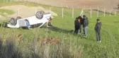 Köpeğe çarpan otomobil devrildi
