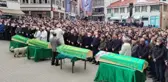 Heyelanda üzerine kaya düşen kamyonette ölen 4 kişinin tabutu yan yana dizildi, gözyaşları sel oldu