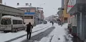 POSOF-ARDAHAN KARAYOLU YOĞUN KAR YAĞIŞIYLA TRAFİĞE KAPANDI