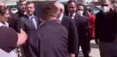 Kılıçdaroğlu, Sarıgöl ilçesinde servis taşıyıcılarıyla görüştü, üzüm bağındaki kadın işçilerle sohbet etti