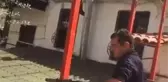 İş yerinin önüne bırakılan skuterleri spiralle kesti
