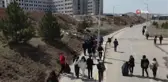 Keman resitali eşliğinde çöp topladılar