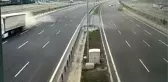 Tuzla'da çarpışan tır ve otomobil alev alev yandı