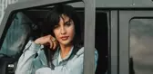 Yaz sezonunu açan Tuğba Ekinci, bikinisiyle sere serpe uzanarak poz verdi