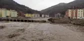 Bozkurt'ta kar sularının erimesiyle Ezine çayı taştı... Geçici köprü hasar gördü