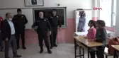 HAKKARİ POLİSİ, KÖY OKULUNDAKİ ÖĞRENCİLERİ EĞLENDİRDİ