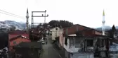 Aynı mahallede karşılıklı oturmalarına rağmen iftarlarını 1 dakika arayla açıyorlar