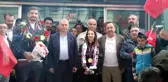 Macaristan'dan madalyayla dönen milli güreşçiler coşkuyla karşılandı