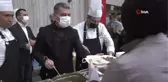Gölbaşı Belediye Başkanı Ramazan Şimşek vatandaşlara iftar yemeği dağıttı