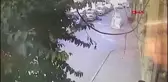 BAĞCILAR'DA 4 YIL ARAYLA ÇATIDAN DÜŞEN PARÇALAR AYNI ARACA HASAR VERDİ
