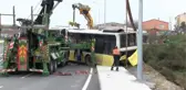 BAŞAKŞEHİR'DE KAYAN İETT OTOBÜSÜ YOL KENARINDAKİ BOŞLUĞA UÇTU