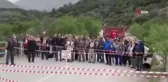 Belediyenin altı yıl önce kapattığı yol mahalleliyi çileden çıkardı