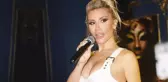 İrem Derici, iç çamaşırı sorusuna cevap verirken oyuncu Murat Balcı'yı ifşa etti: 3 yıldır don giydiremiyoruz