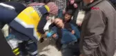 PAZAR YERİNİN YIKIMINA KARŞI ÇIKANLARA POLİS BİBER GAZIYLA MÜDAHELE ETTİ