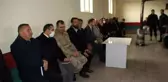 Malazgirt Kaymakamı Demirer köylülerin sorunlarını dinledi