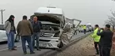 Öğrenci servisi ile tır çarpıştı: 4 yaralı