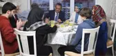 Milli Eğitim Bakanı Özer ve eşi, öğretmen çiftin iftar sofrasına konuk oldu