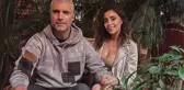 Evlilik öncesi ön balayına çıkan Özcan Deniz ve sevgilisi havuz keyfi yaptı