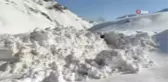 Şırnak'ta kar kalınlığı 5 metreyi buldu, ekipler tüneller açarak ilerliyor