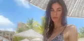 Tatil sezonunu açan 49'luk Defne Samyeli, mayolu pozlarını paylaştı
