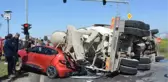 BETON MİKSERİ IŞIKTA BEKLEYEN ARAÇLARA ÇARPIP DEVRİLDİ: 1 YARALI