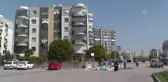 Çiğli sokaklarında oluşan çöp yığınları toplanmayı bekliyor