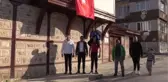 Edirneli başarılı güreşçi, mahallesinde davul zurnayla karşılandı