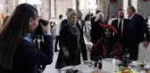 Dolmabahçe'deki iftar programından renkli kareler! Emine Erdoğan poz verdi Hülya Avşar çekti