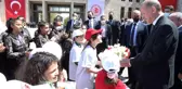 Cumhurbaşkanı Erdoğan, Meclis'te karşılaştığı çocuklarla uzun süre sohbet etti