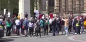 Londra'da kiracılar hükümeti protesto etti