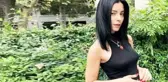 Ünlü oyuncu Merve Boluğur durulmuyor! Bu sefer de ceketinin önünü açıp sütyenle poz verdi