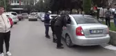 Otomobilde mahsur kalan kadın böyle kurtarıldı