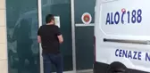 Son dakika 3. sayfa: Evlatlık verdiği oğlu tarafından mermer darbesi ile öldürülen adamın cenazesi alındı