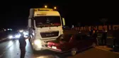 Ucuz atlatılan feci kazanın ardından sürücülerin 'sen hatalısın' tartışması- Tır ile otomobilin çarpıştığı kazada kimsenin burnu kanamadı