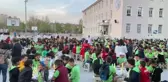 Okulda iftar yapan öğrenciler 