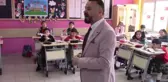 İlkokul öğrencileri biriktirdikleri parayla ihtiyaçlı ailelere destek oldu