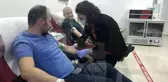 Doktor ve hemşireler bu kez hayat kurtarmak için kan bağışı yaptı