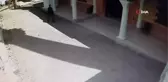 Camiden 4 bin liralık yardım parası çalan hırsız kamerada