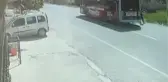 Son dakika haberi | KAHRAMANMARAŞ - Motosikletin yayaya çarpma anı güvenlik kamerasına yansıdı