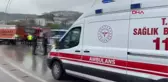 Son dakika haber | TIBBİ ATIK YÜKLÜ KAMYONET HALK OTOBÜSÜNE ÇARPTI: 2 YARALI